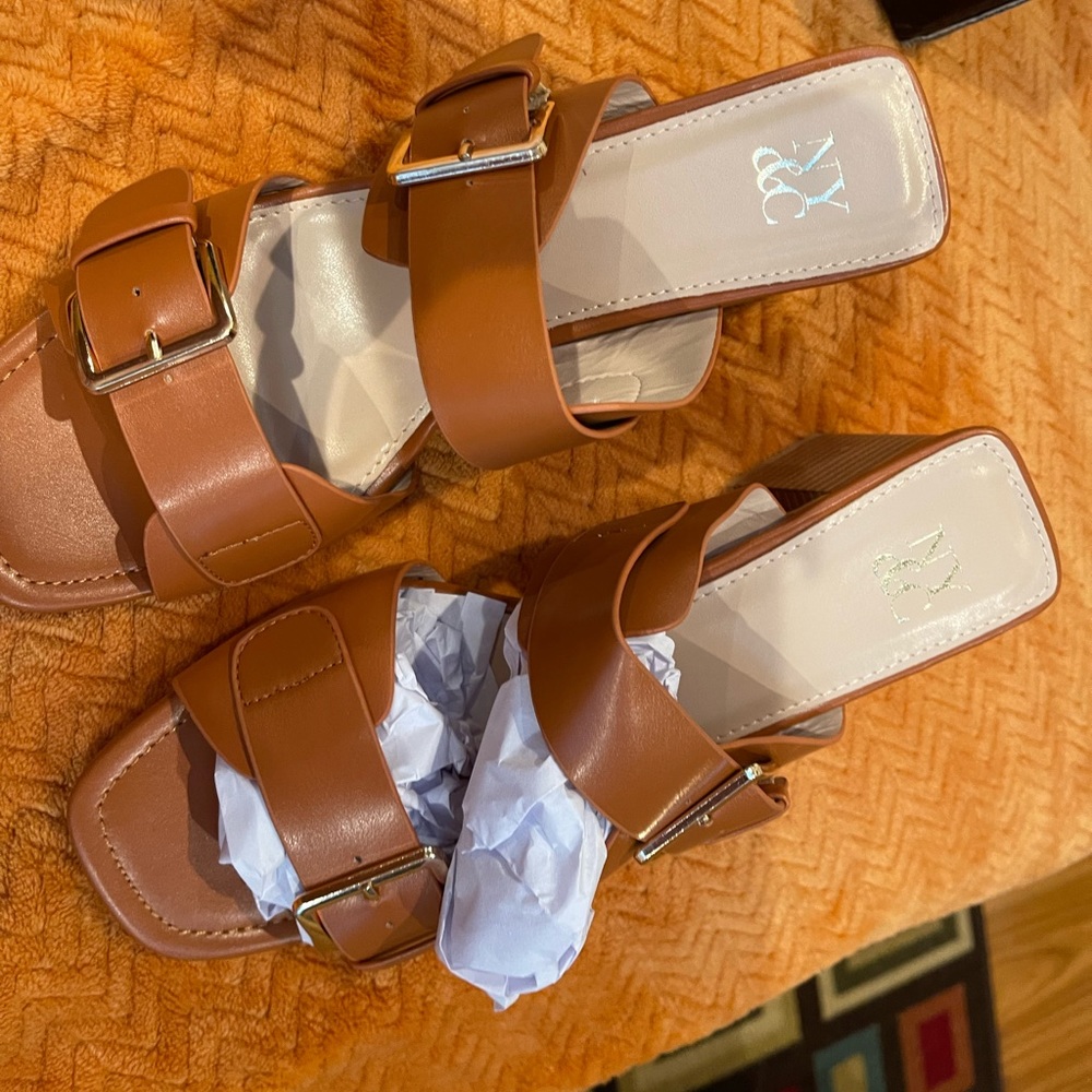 NY&C. Size 10 Willa Heel sandal